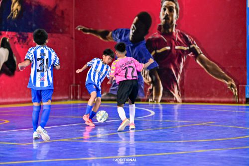 Team Futsal terdiri dari ?