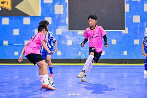 Meningkatkan dribbling melewati lawan Melalui Latihan Futsal