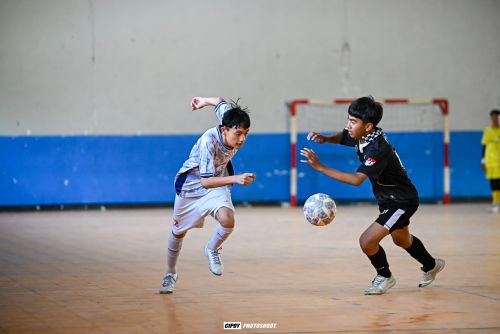 Ide Latihan first touch di bawah tekanan untuk Sekolah Futsal