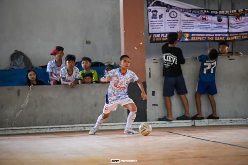 Cara Meningkatkan tendangan keras untuk pemain usia sekolah