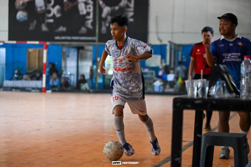 Peran shooting menggunakan kaki kiri dalam Perkembangan Pemain Futsal