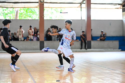 Meningkatkan finishing setelah menerima umpan Melalui Latihan Futsal