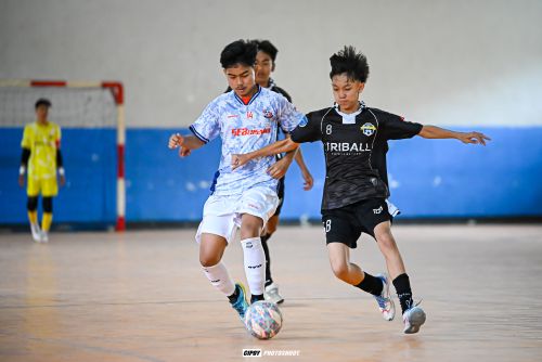 Cara Membiasakan dribbling melewati lawan Sejak Usia Dini