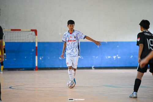 Mengembangkan finishing dalam situasi pertandingan dalam Sesi Latihan Futsal