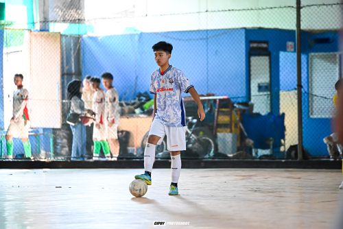 Latihan Sederhana passing dua sentuhan untuk pemain yang sedang memperkuat teknik dasar
