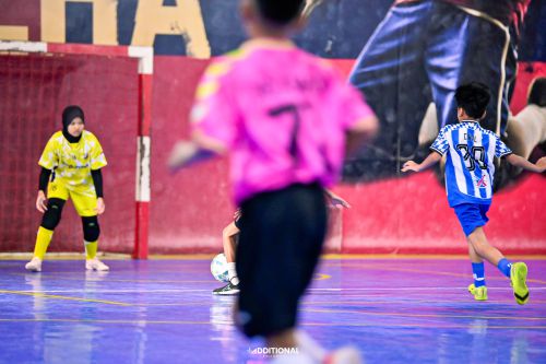 Panduan Praktik perkembangan pemain usia muda untuk pemain yang sedang memperkuat teknik dasar