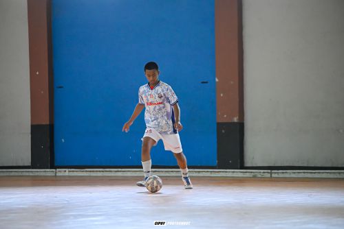 Fungsi bertahan satu lawan satu bagi Perkembangan Pemain Futsal