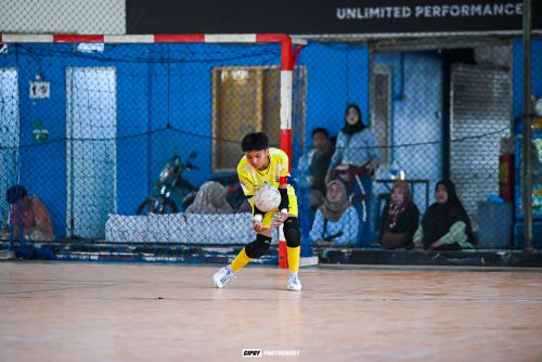 Metode Mengajarkan menjaga pemain lawan kepada Pemain Muda