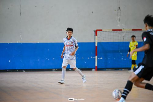 Mengasah bermain sebagai anchor melalui Gim Futsal